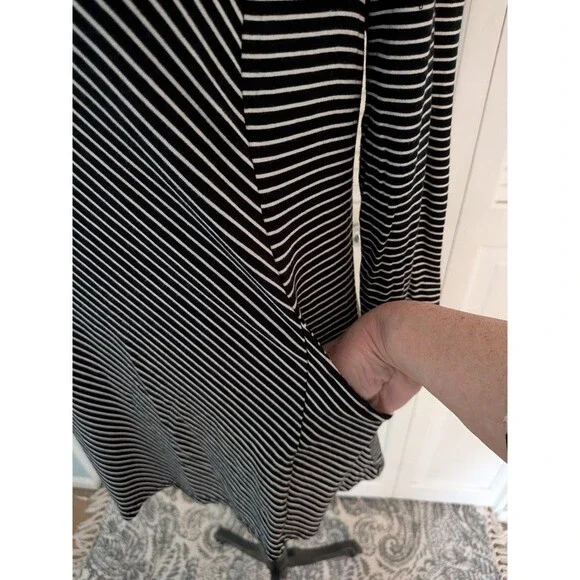 Chico’s Top Women's SP/0P Black White Striped Pocket Tunic Tee Nautical Minimal - Picture 3 of 10